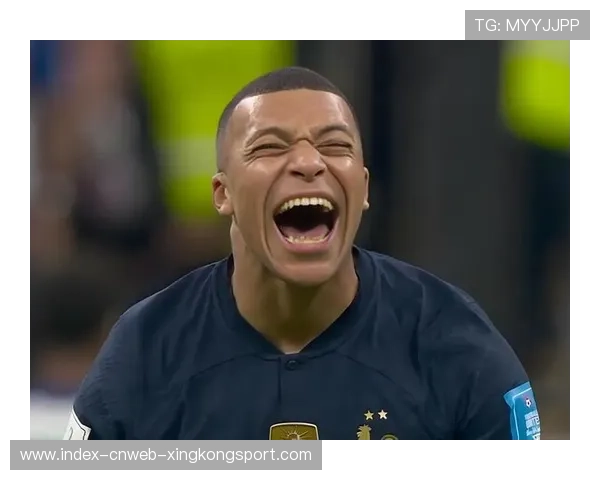 姆巴佩零度角打门差点得手